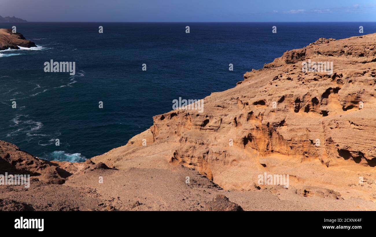 Gran Canaria, Landschaft der steilen erodierten Nordwestküste zwischen Galdar und Agaete Gemeinden, Wanderung zwischen den Dörfern Sardina del Norte und Puerto Stockfoto