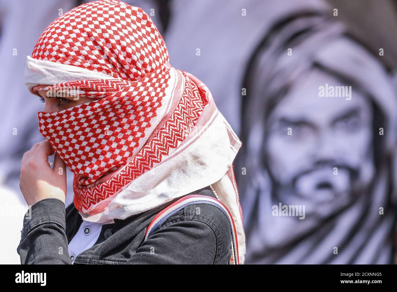 Bagdad, Irak. Oktober 2020. Ein irakischer Protestler nimmt an einem Protest zum ersten Jahrestag der regierungsfeindlichen Demonstrationen Teil. Quelle: Ameer Al Mohammedaw/dpa/Alamy Live News Stockfoto