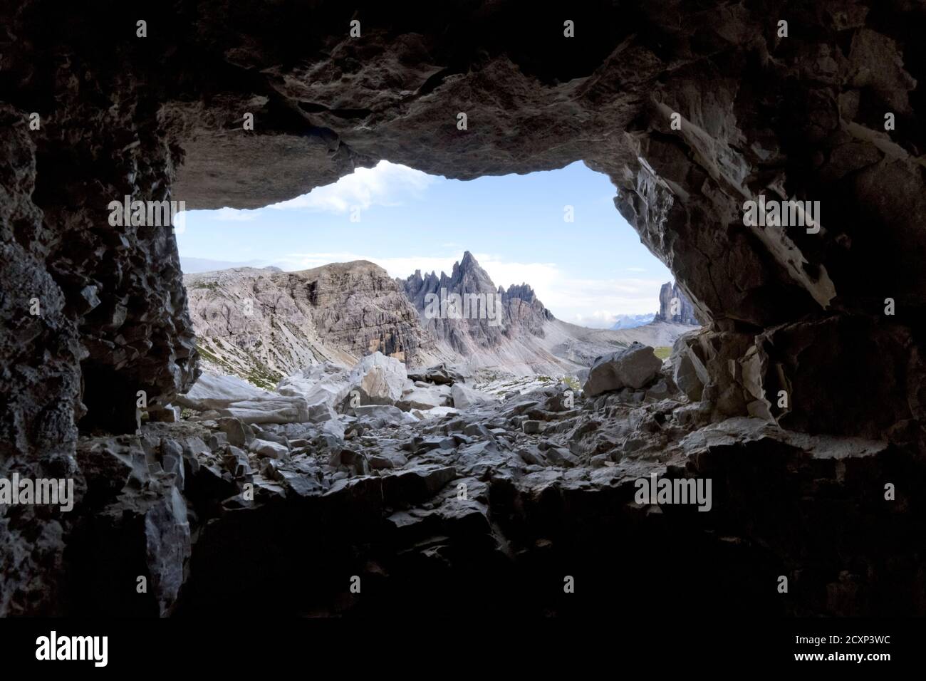Schlupfloch der 'Demian'-Festung des Großen Krieges. Sextner Dolomiten, Provinz Bozen, Trentino-Südtirol, Italien. Stockfoto