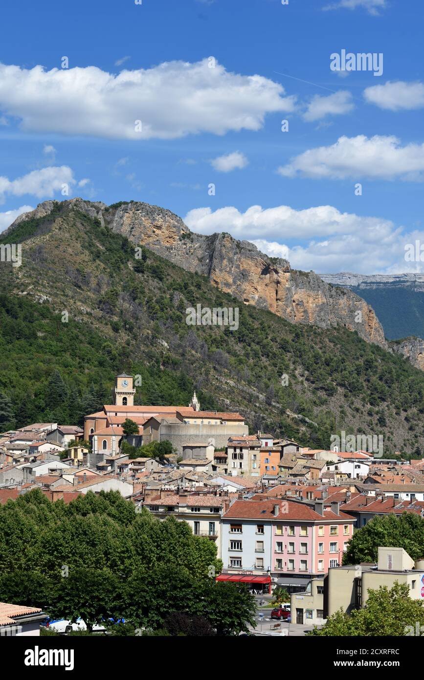 Luftaufnahme oder Aussichtspunkt in der Altstadt von Digne-les-Bains oder Historisches Viertel & Umgebung Niedere Alpen Alpes-de-Haute-Provence Stockfoto