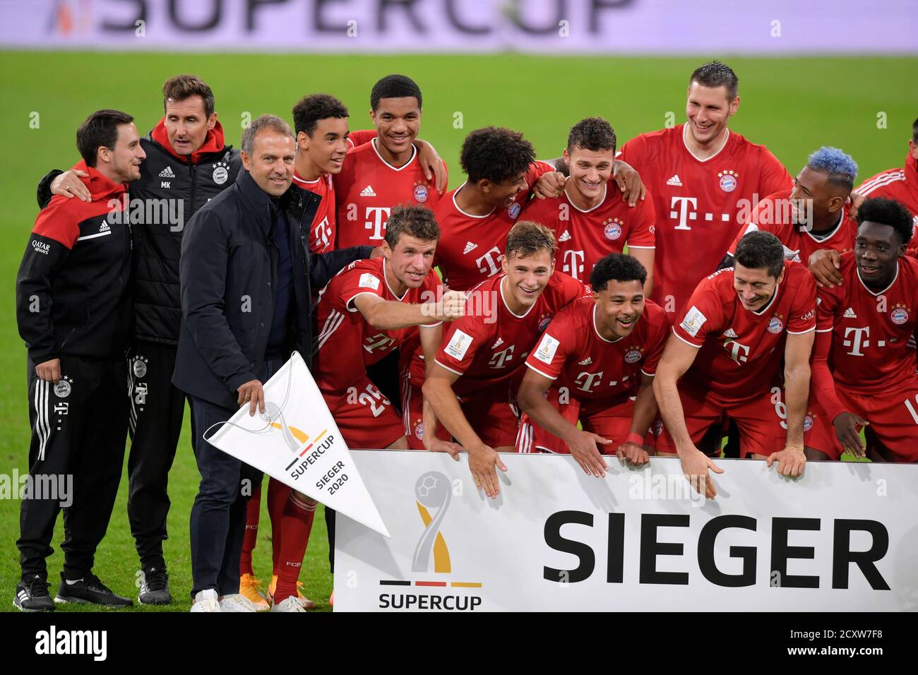 Dfl supercup sieger -Fotos und -Bildmaterial in hoher Auflösung – Alamy