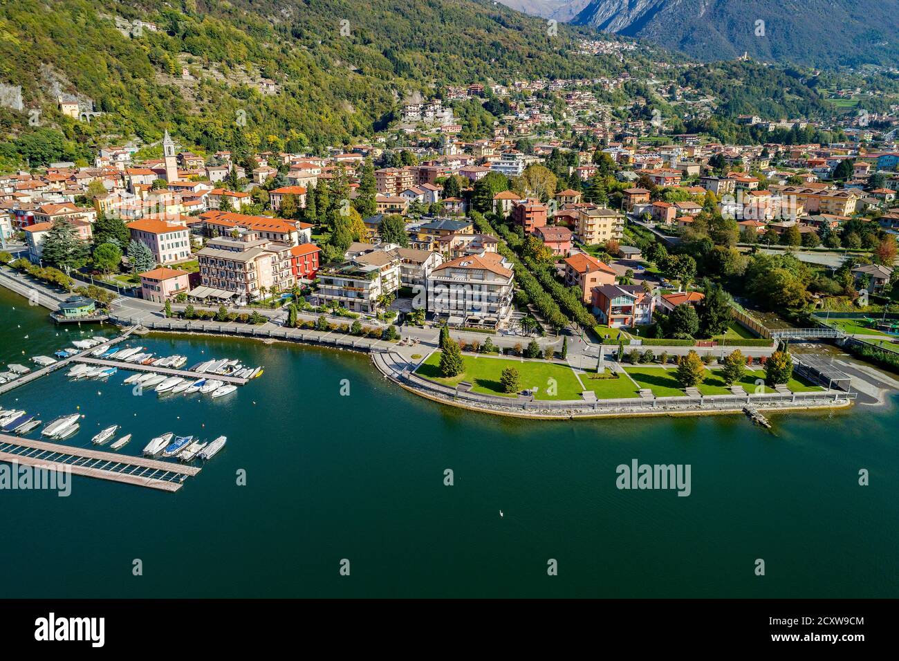 Porlezza (IT) - Luftbild vom Luganersee in Richtung Menaggio Stockfoto