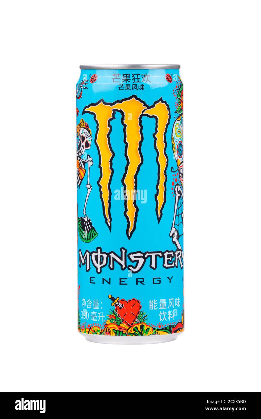 Guilin China 24. Mai 2020 EINE Dose Monster Energy Drink, aus den USA nach China importiert, isoliert auf weißem Hintergrund Stockfoto