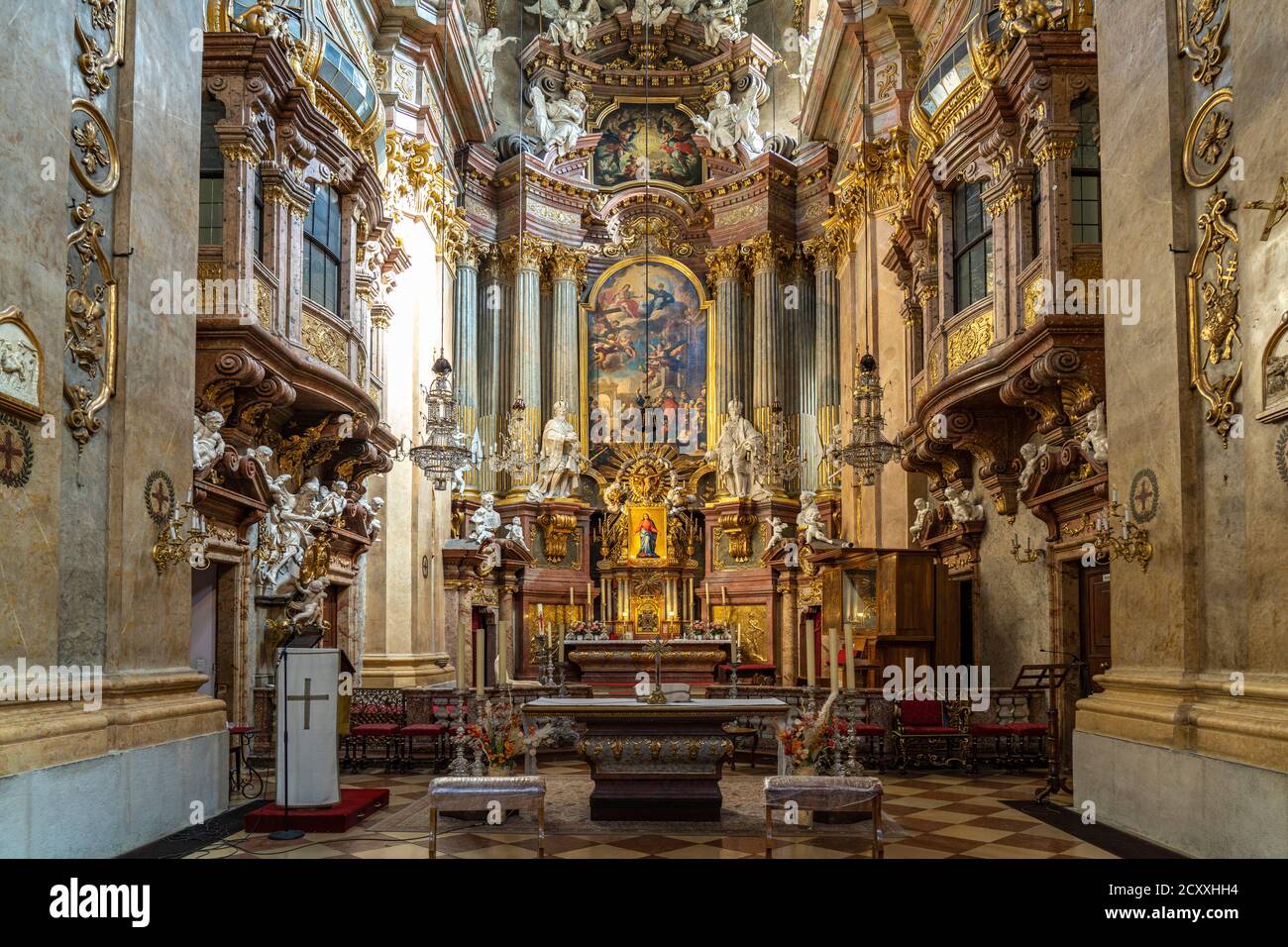 Altar der barocken Peterskirche in Wien, Österreich, Europa Römisch-katholische Pfarrkirche St. Peter's Church Altar, Wien, Österreich, Europ Stockfoto