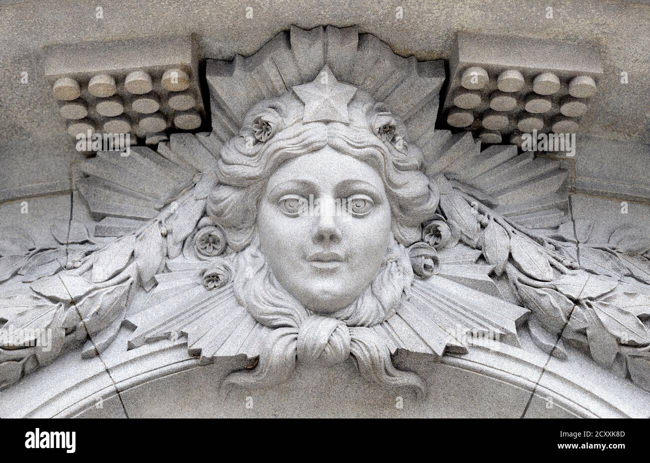 London, England, Großbritannien. Kunstvoll geschnitzter Keystone auf dem Gebäude One Aldwych, an der Ecke von Aldwych und Wellington Street Stockfoto