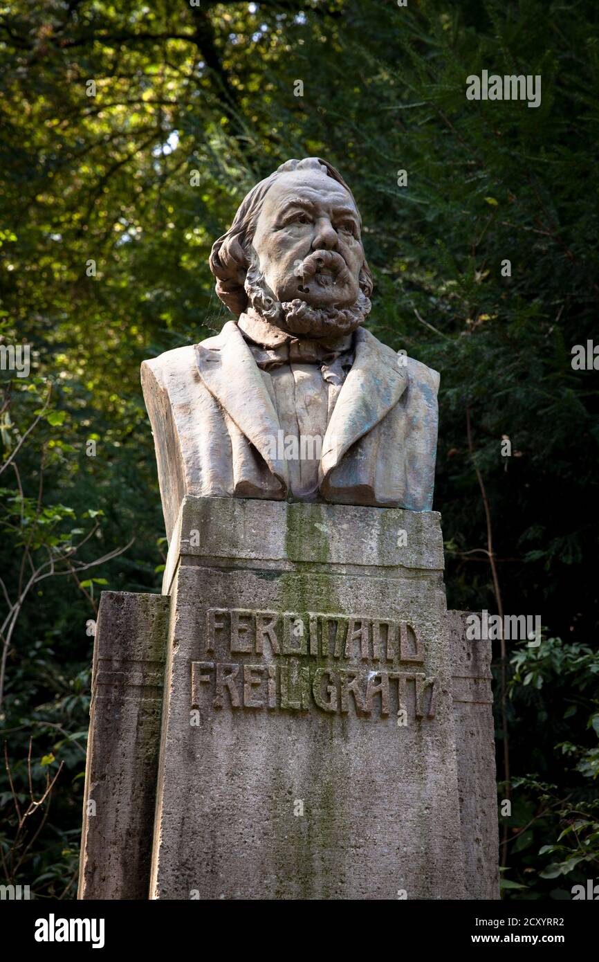 Ferdinand Freiligrath (1810-1876) Denkmal auf dem Fußweg zum Rolandsbogen, Rolandbogen in Remagen-Rolandswerth, Rheinland-Pfalz, Deutschland. Stockfoto