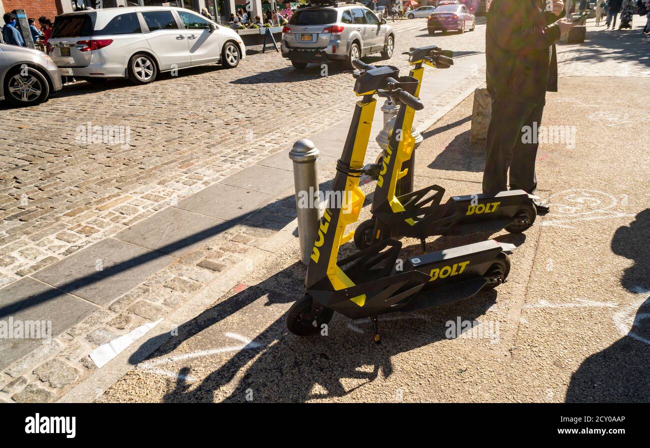 Bolt Roller geparkt in der Dumbo-Nachbarschaft von Brooklyn in New York am Samstag, 19. September 2020. (© Richard B. Levine) Stockfoto