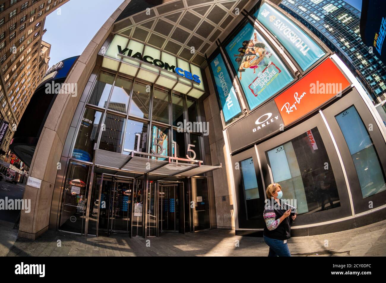 Das ViacomCBS-Hauptquartier am Times Square in New York am Mittwoch, 23. September 2020 mit seinem neuen Zeichen, das die Fusion von sich selbst und CBS darstellt. (© Richard B. Levine) Stockfoto