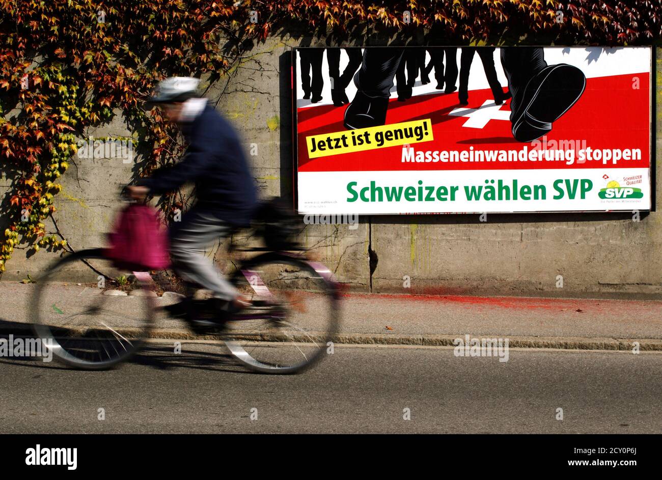 Swiss Peoples Party Poster Stockfotos und -bilder Kaufen - Alamy