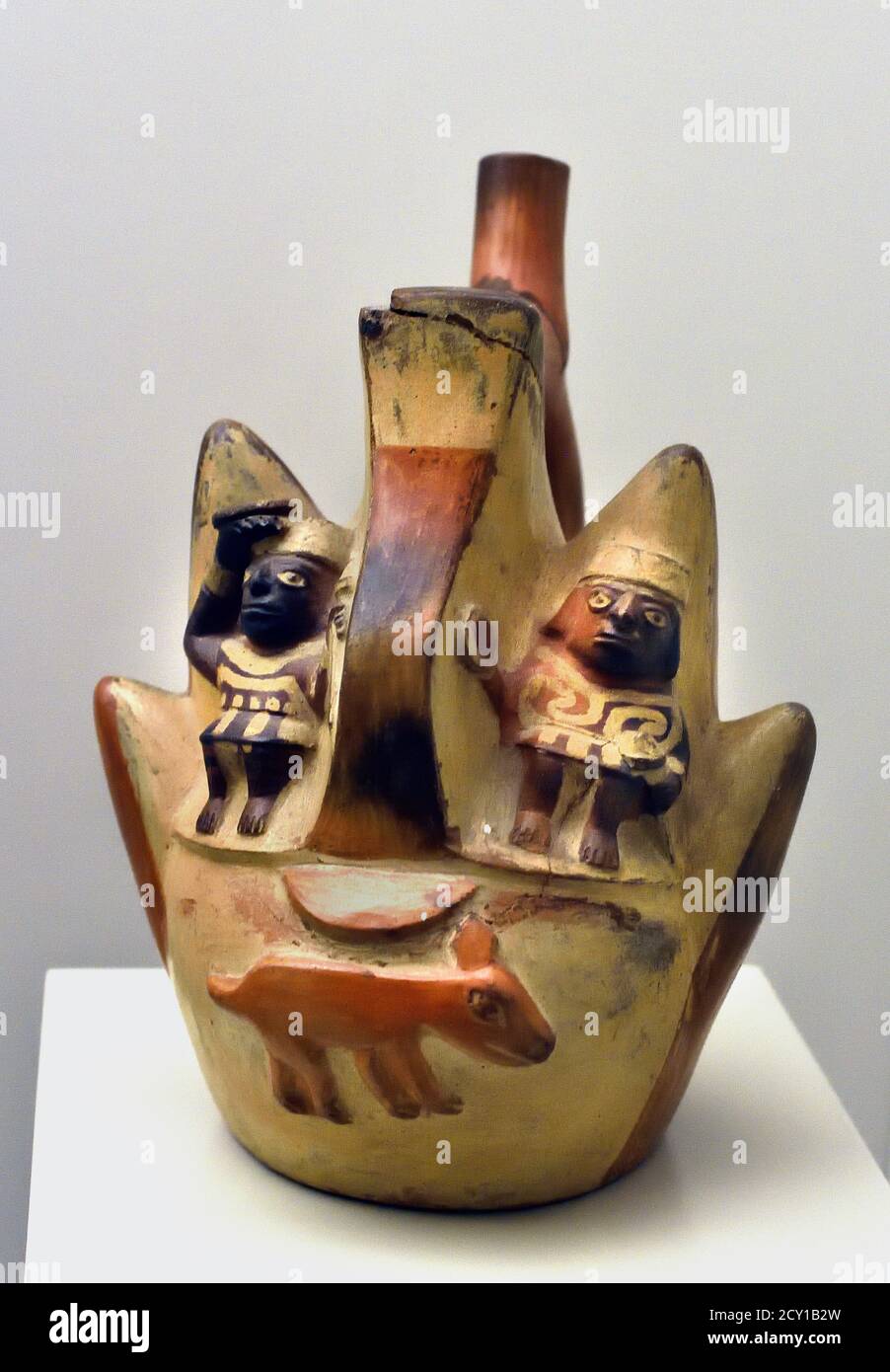 Bergförmiges Gefäß, wo menschliche Opfer durchgeführt werden Moche oder Mochica 100 AD - 700 AD. Keramik Sie lebten in den Küstentälern im Norden Perus. Wie andere peruanische Kulturen bauten Bauern Kanäle, um ihre Ernte zu bewässern, (kriegerische Menschen und Krieger) Stockfoto