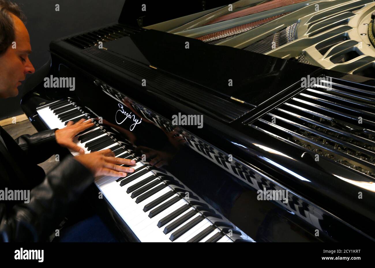 Piano Manufacturing Stockfotos Und Bilder Kaufen Alamy