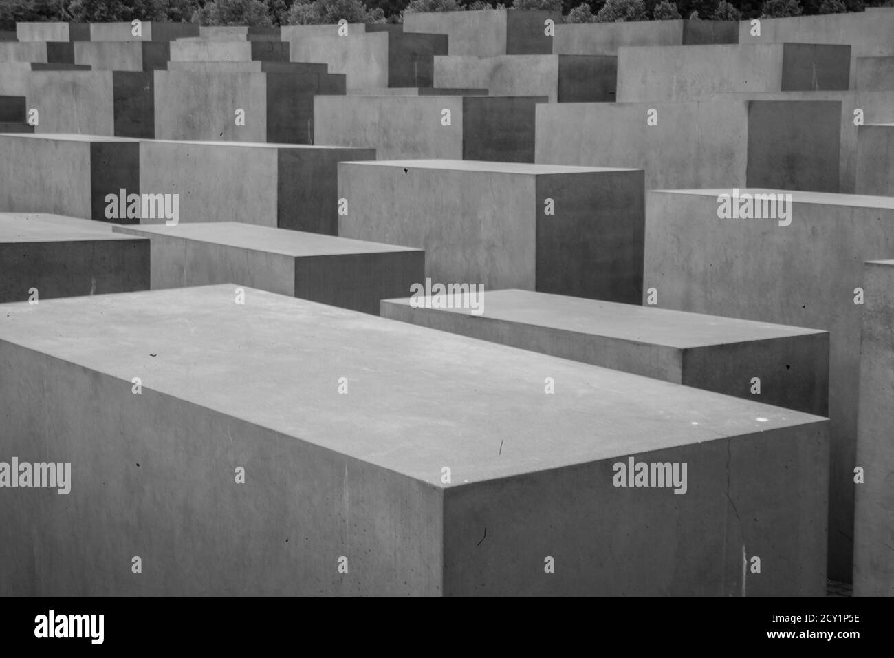 Berlin kubischer Betonblock auf dem Platz Stockfoto