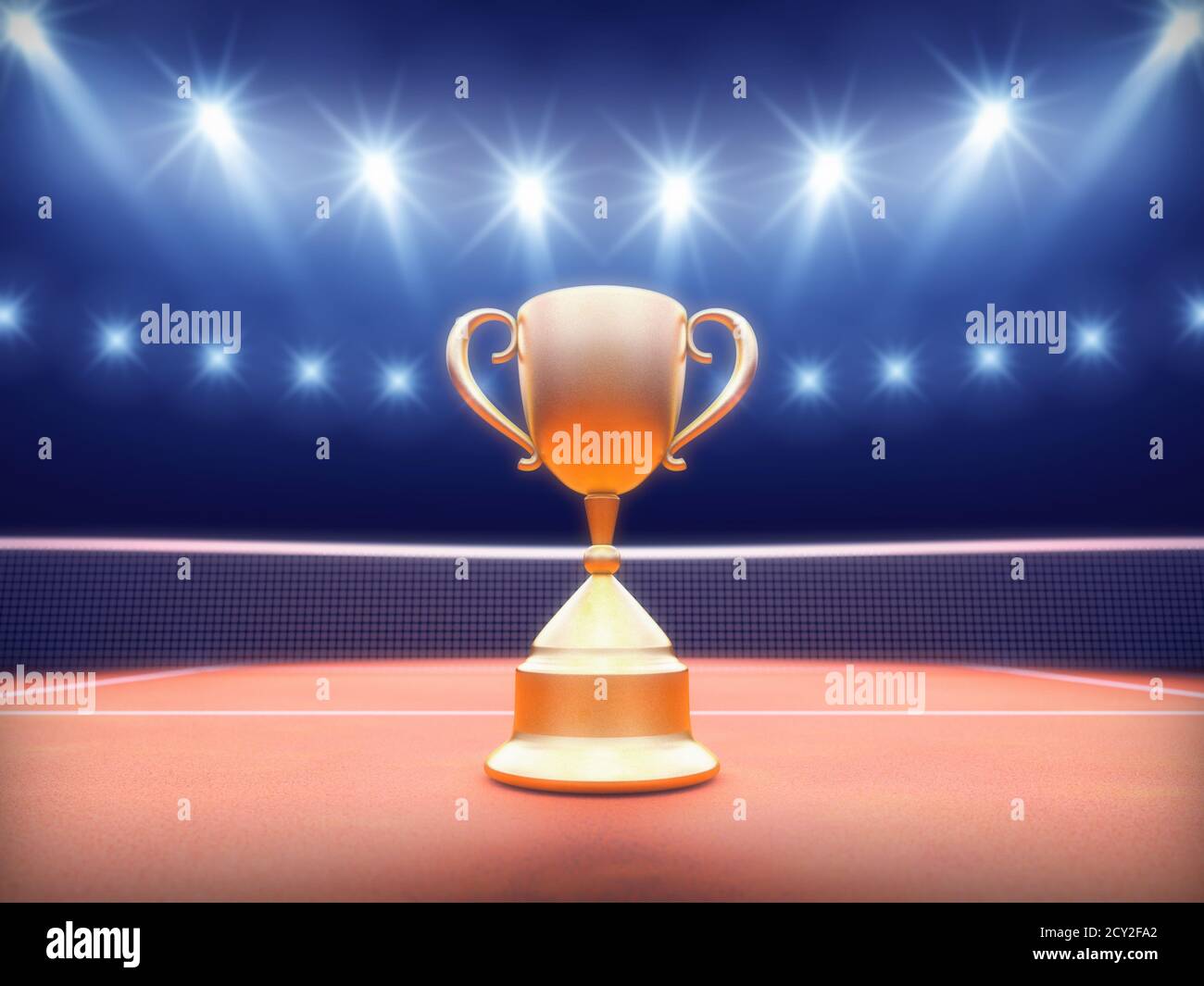 Golden Cup auf Lehm Tennisplatz Stadion von Flutlicht beleuchtet, Tennis Turnier Gewinner Konzept Stockfoto