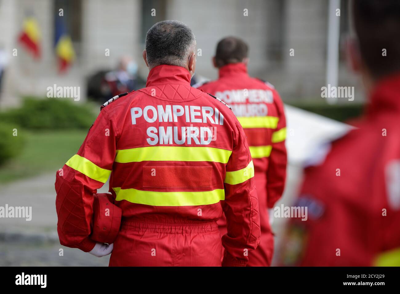 Bukarest, Rumänien - 14. September 2020: Rumänische Feuerwehrleute nehmen an einer Outdoor-Veranstaltung Teil. Stockfoto