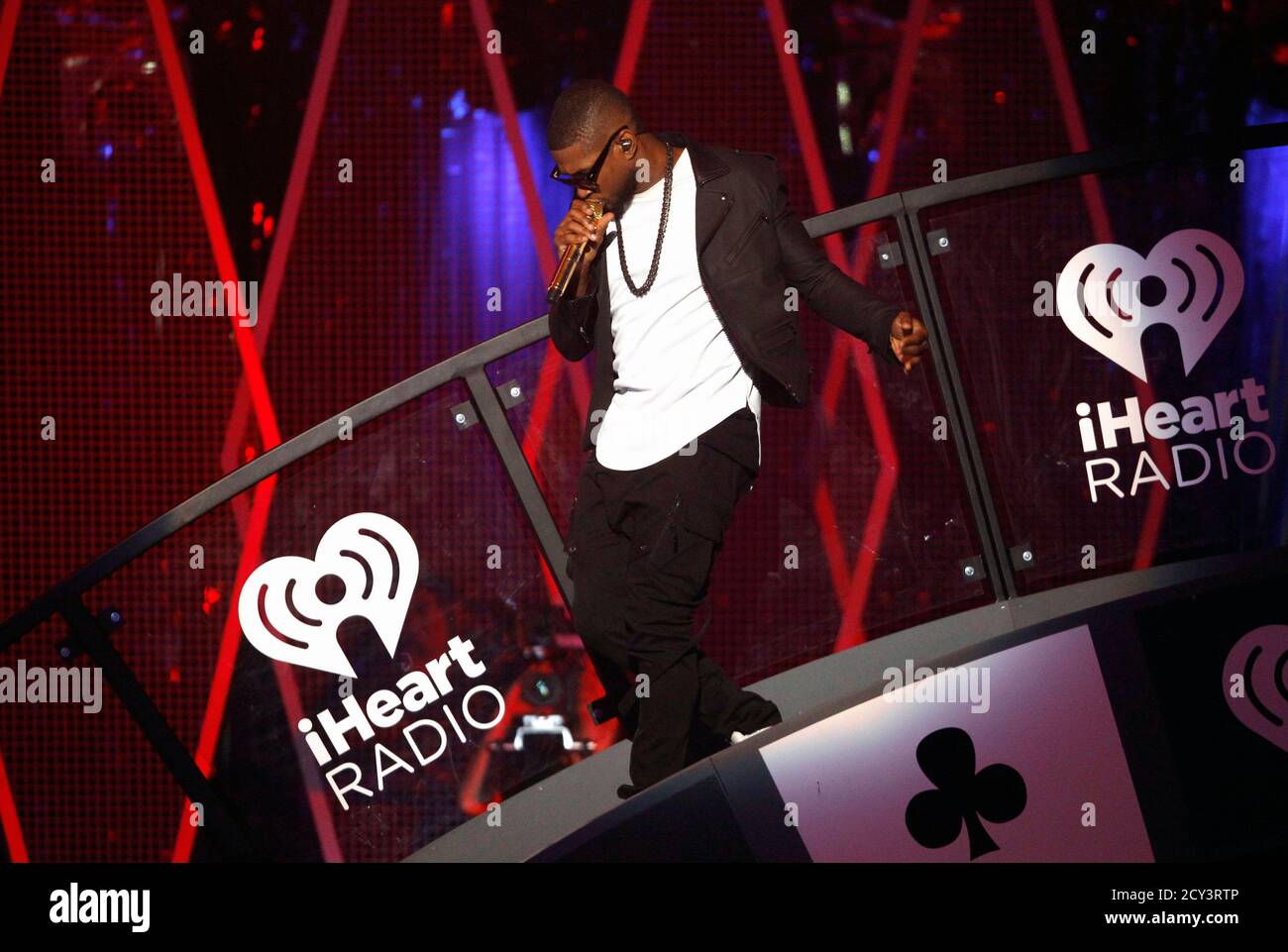 Sänger Usher führt während der 2014 iHeartRadio Music Festival in Las Vegas, Nevada 19. September 2014.  REUTERS/Steve Marcus (Vereinigte Staaten - Tags: ENTERTAINMENT) Stockfoto