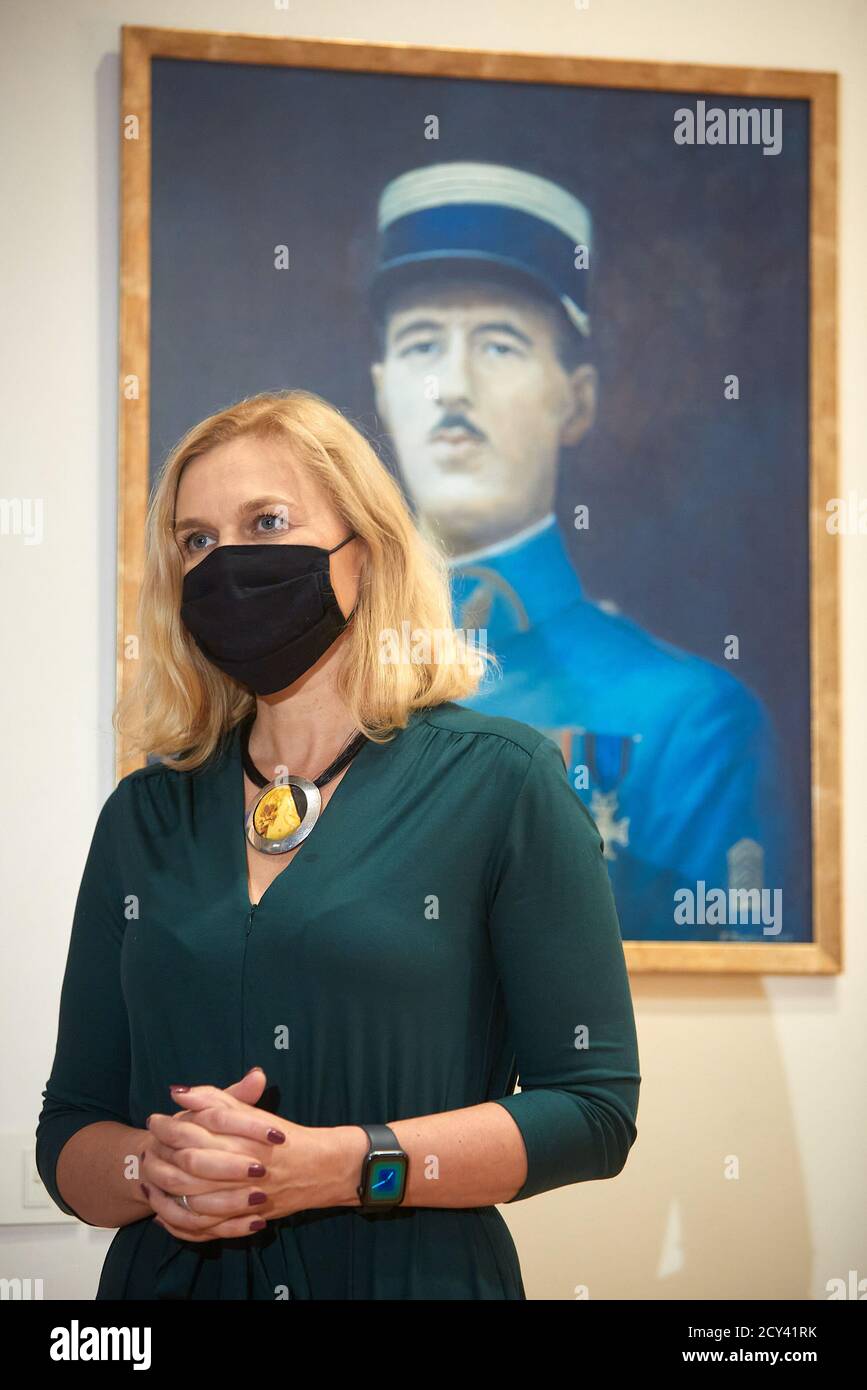 Warschau, Masowien, Polen. Oktober 2020. Der französische Botschafter in Polen FREDERIC BILLET überreichte Barbara NOWACKA, MITGLIED des polnischen Parlaments und SOZIALAKTIVISTIN, das Insignie des Nationalordens von Merit.in das Bild: BARBARA NOWACKA Kredit: Hubert Mathis/ZUMA Wire/Alamy Live News Stockfoto