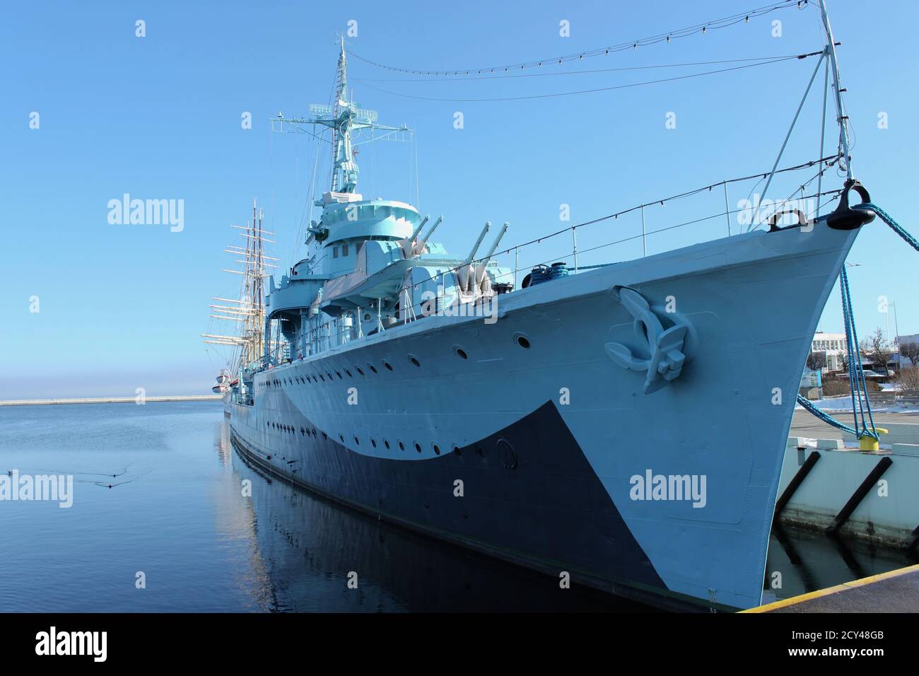 Altes Kriegsschiff aus dem zweiten Weltkrieg im Hafen von Gdynia. Stockfoto