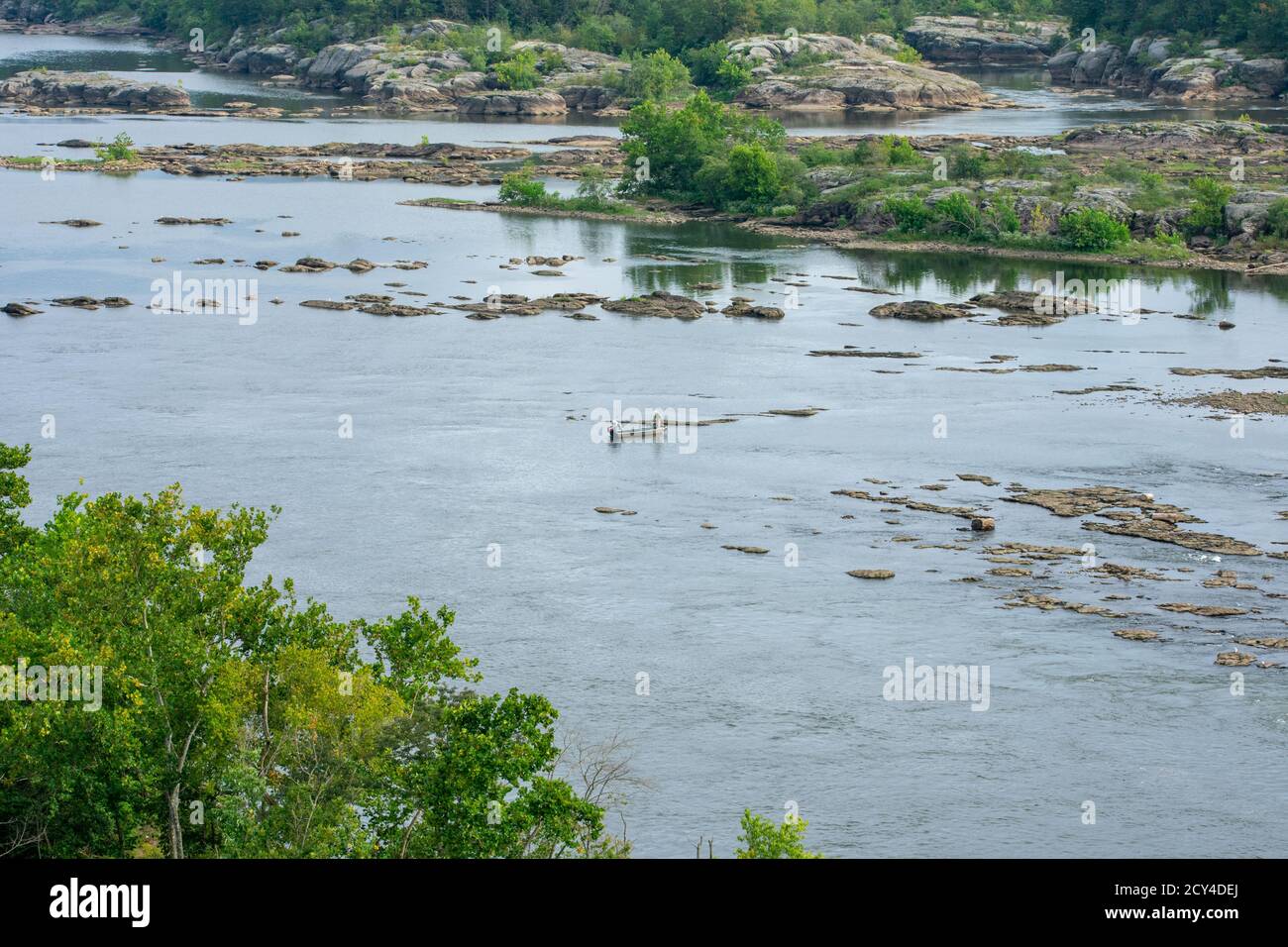 Zwei Männer auf einem kleinen Fischerboot auf der Susquehanna Fluss in der Nähe von Historic Lock 12 in Pennsylvania Stockfoto