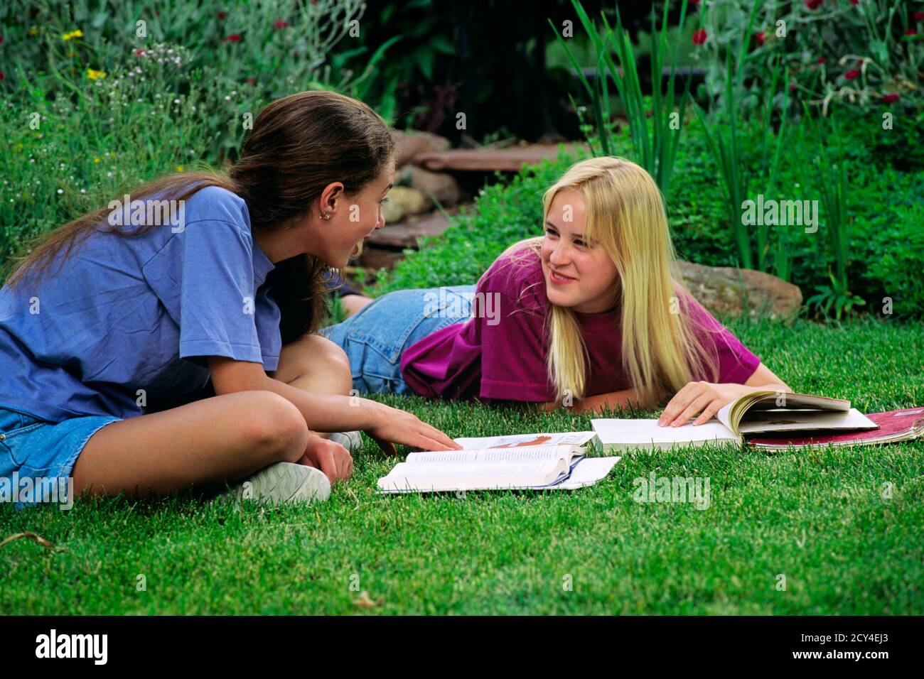Teenage Fashion 1990s Stockfotos Und Bilder Kaufen Alamy