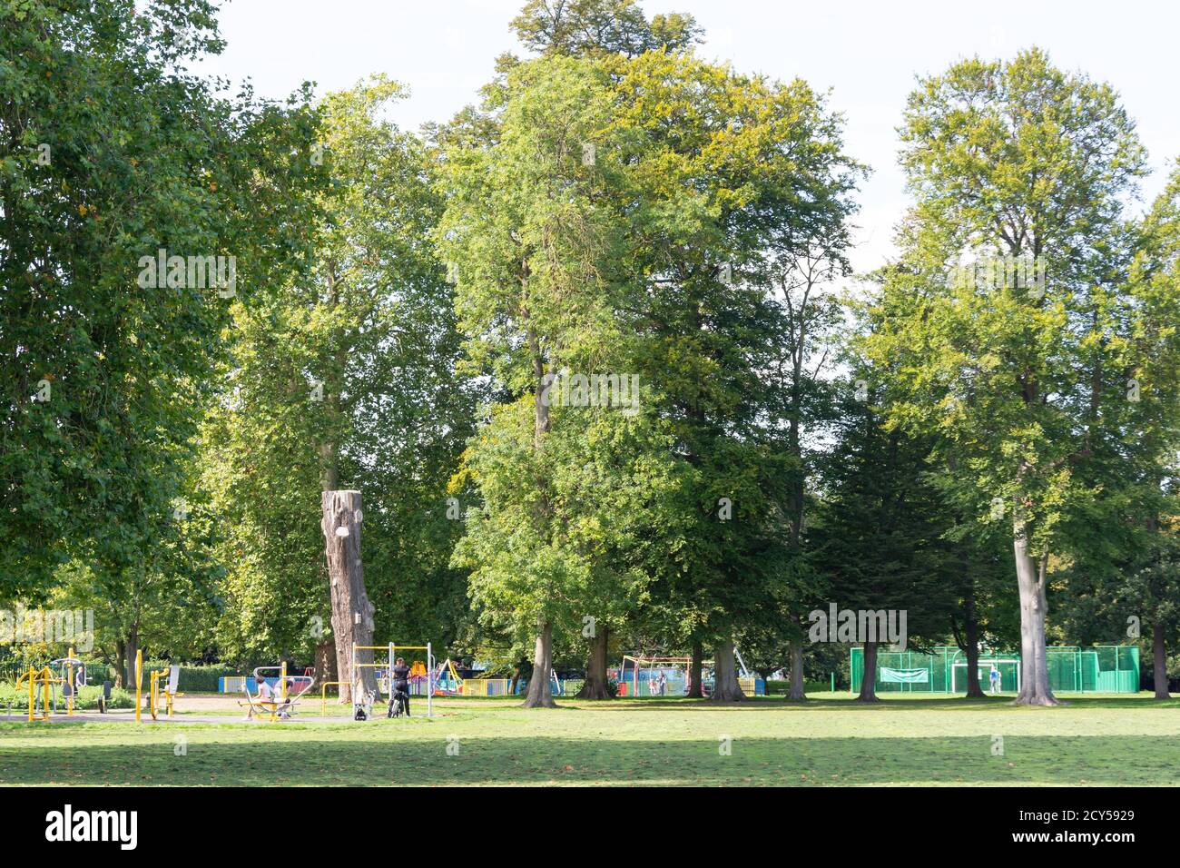 Kinderspielplatz in Cowley Recreation Ground, Cowley, London Borough of Hillingdon, Greater London, England, Vereinigtes Königreich Stockfoto