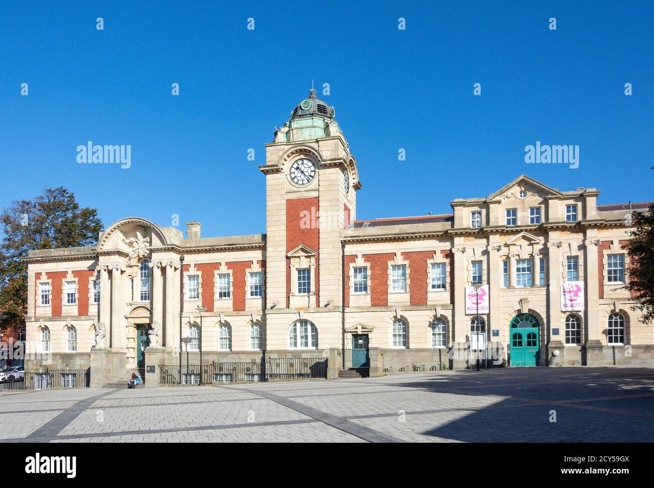 Barry Council Office and Library, King Square, Barry (Y Barri), Vale of Glamorgan, Wales, Vereinigtes Königreich Stockfoto