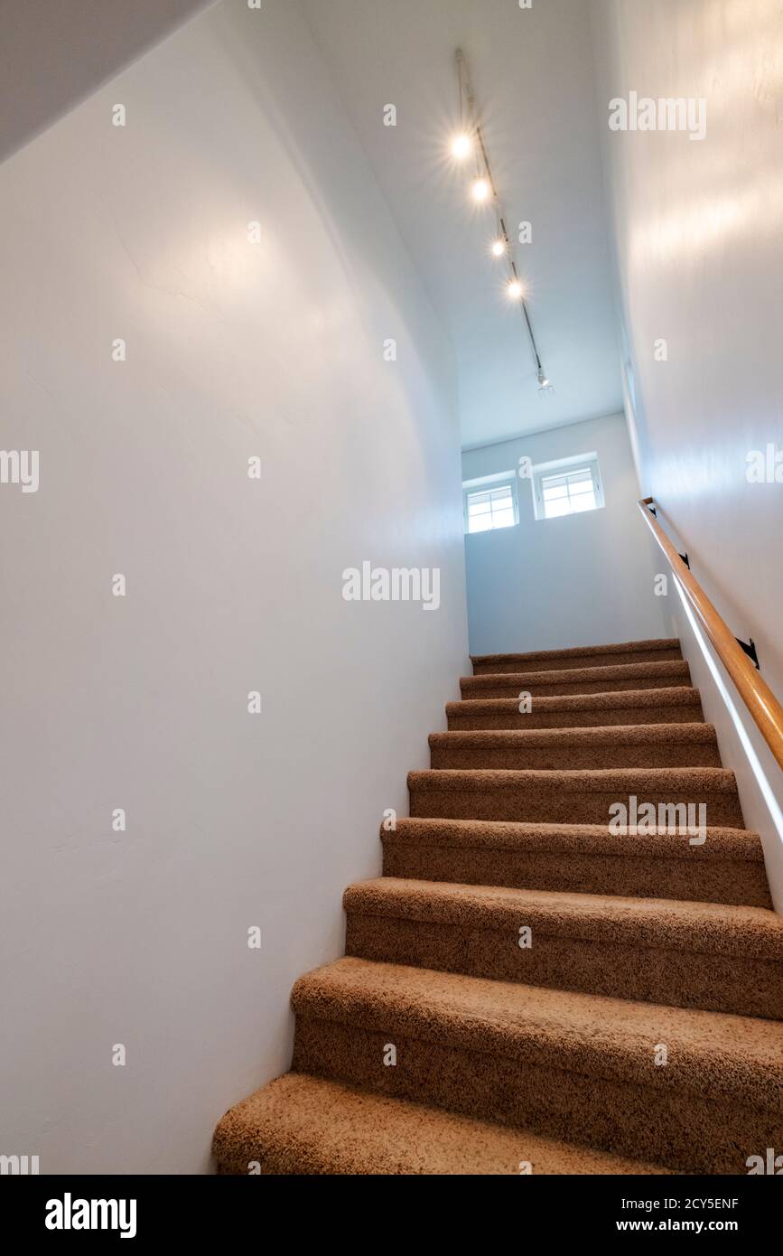 Leerer Treppenaufgang Stockfoto
