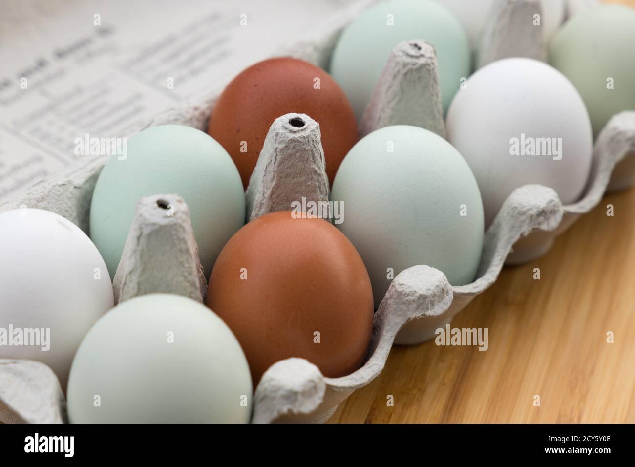 Gemischte Tüte Hühnereier´s einem Karton Stockfoto