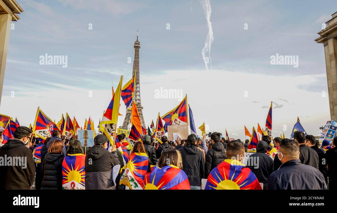 Tibetisch, Uiguren, Taiwanesen, Hong Konger, Südmongolisch, Und chinesische Aktivisten beobachteten den ‘Global Day of Action’ am Place de la Bastille in Paris, um die bevorstehenden umstrittenen Winterolympiaden in Peking zu boykottieren, die für den 2022. Februar, Paris, den 23. Juni 2021, geplant sind Stockfoto