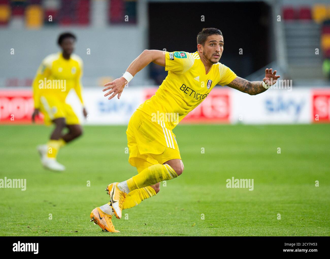 Brentford, Großbritannien. Oktober 2020. Fulhams Anthony Knockaert spielte während des Carabao Cup 4. Spielrunde hinter verschlossenen Türen zwischen Brentford und Fulham am 30. September 2020 im Brentford Community Stadium, Brentford, England. Foto von Andrew Aleksiejczuk/Prime Media Images. Kredit: Prime Media Images/Alamy Live Nachrichten Stockfoto