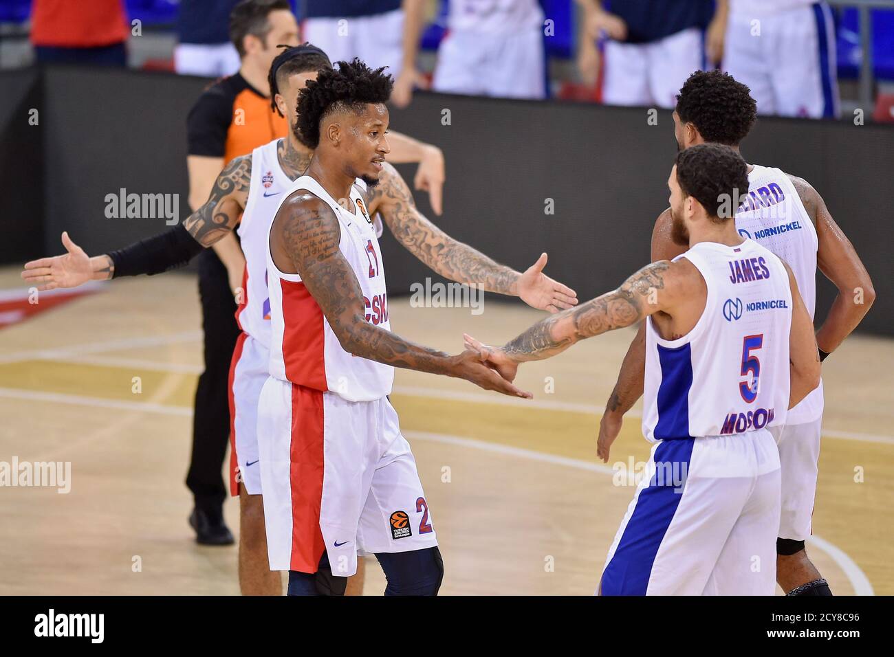 Will Clyburn und Mike James von PBC CSKA Moscow beim Turkish Airlines EuroLeague Spiel zwischen dem FC Barcelona und CSKA Moscow CAB am 01. Oktober 2020 im Palau Blaugrana in Barcelona, Spanien. Stockfoto