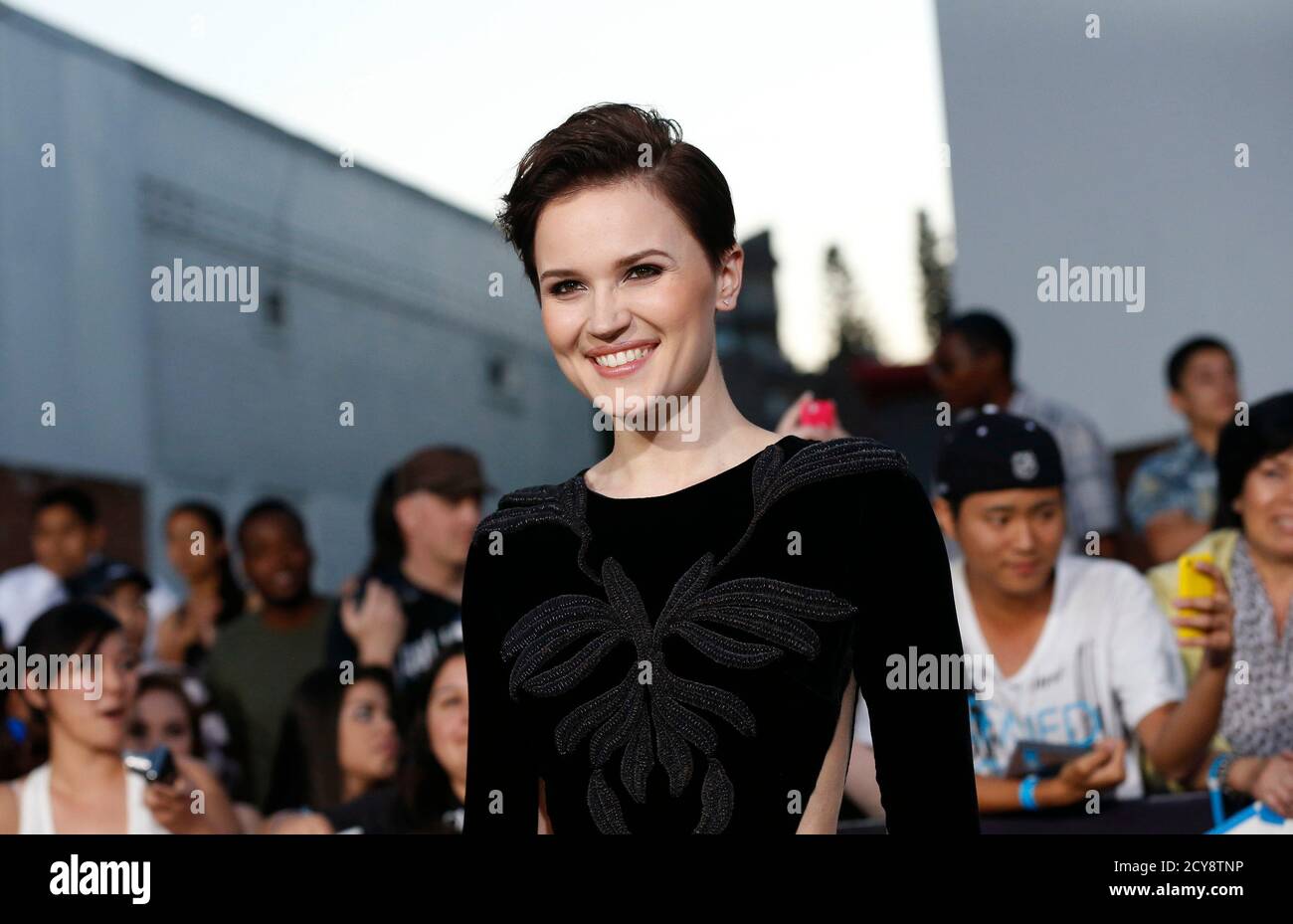 Autor Veronica Roth stellt bei der Premiere von "Divergent" in Los Angeles, Kalifornien 18. März 2014. Der Film beginnt in den USA am 21. März.   REUTERS/Mario Anzuoni (Vereinigte Staaten - Tags: ENTERTAINMENT) Stockfoto
