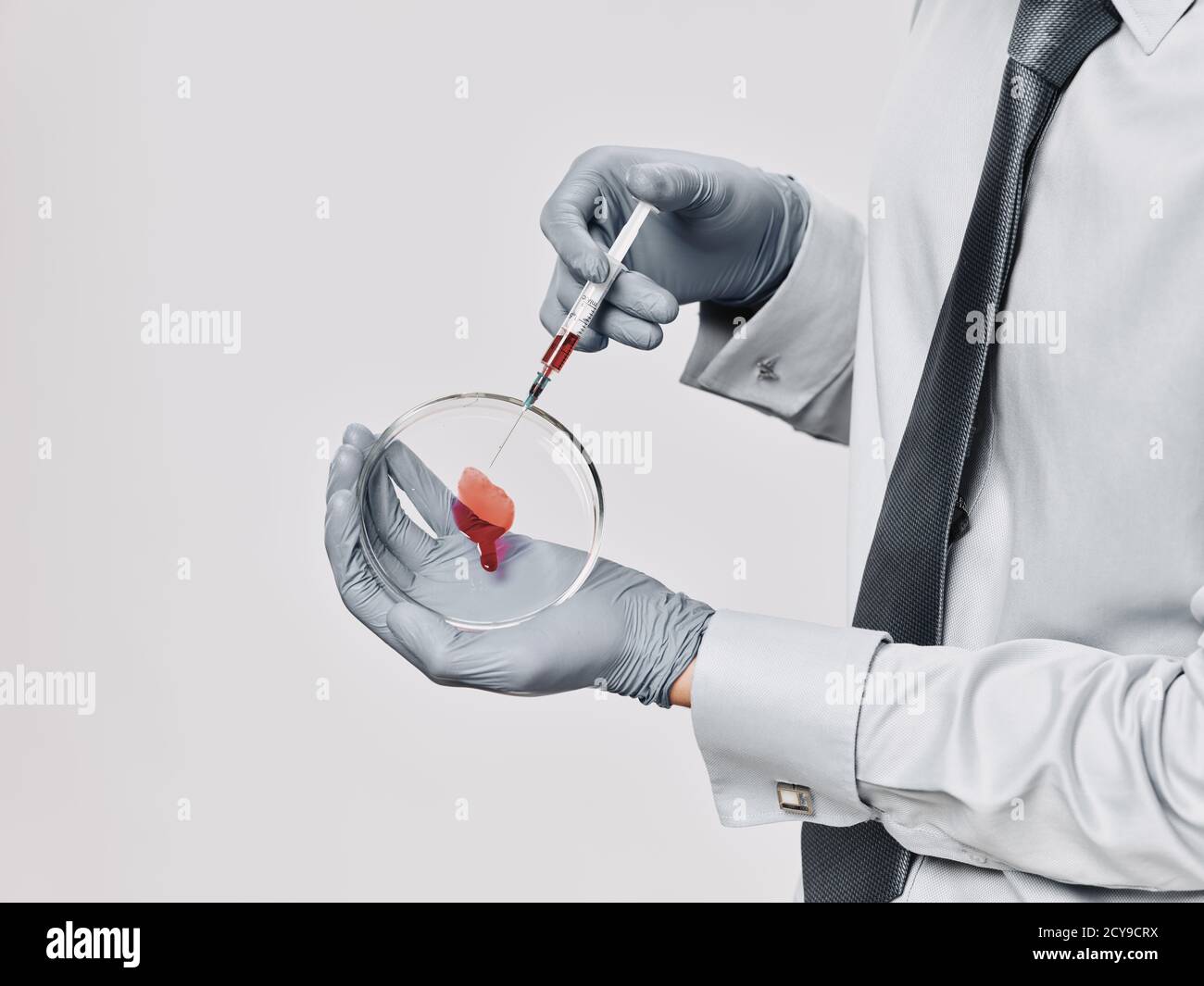 Bluttest medizinische Handschuhe Forschung Medizin Stockfoto