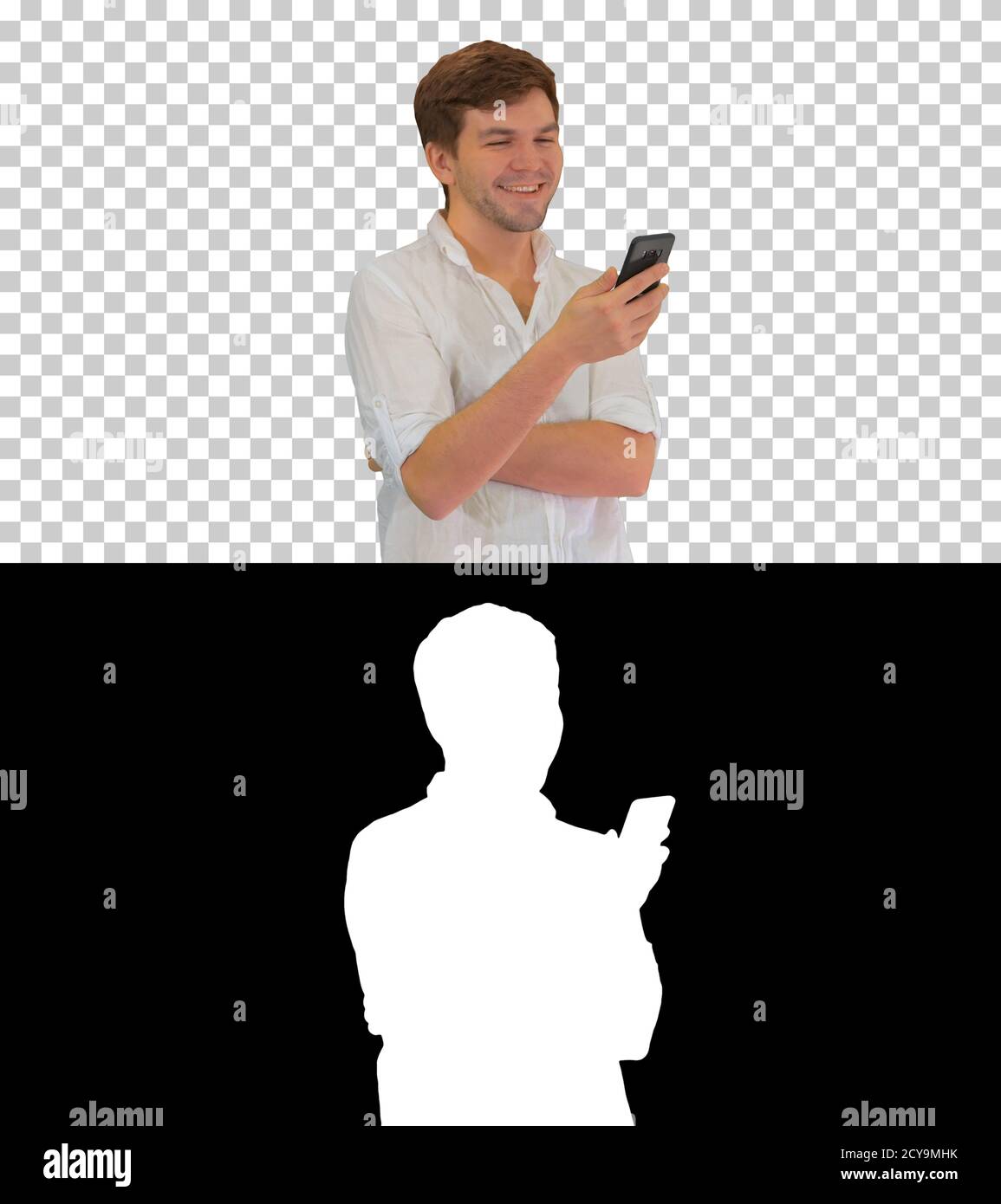 Schöner junger Mann mit seinem Smartphone und lachend, Alpha Chan Stockfoto