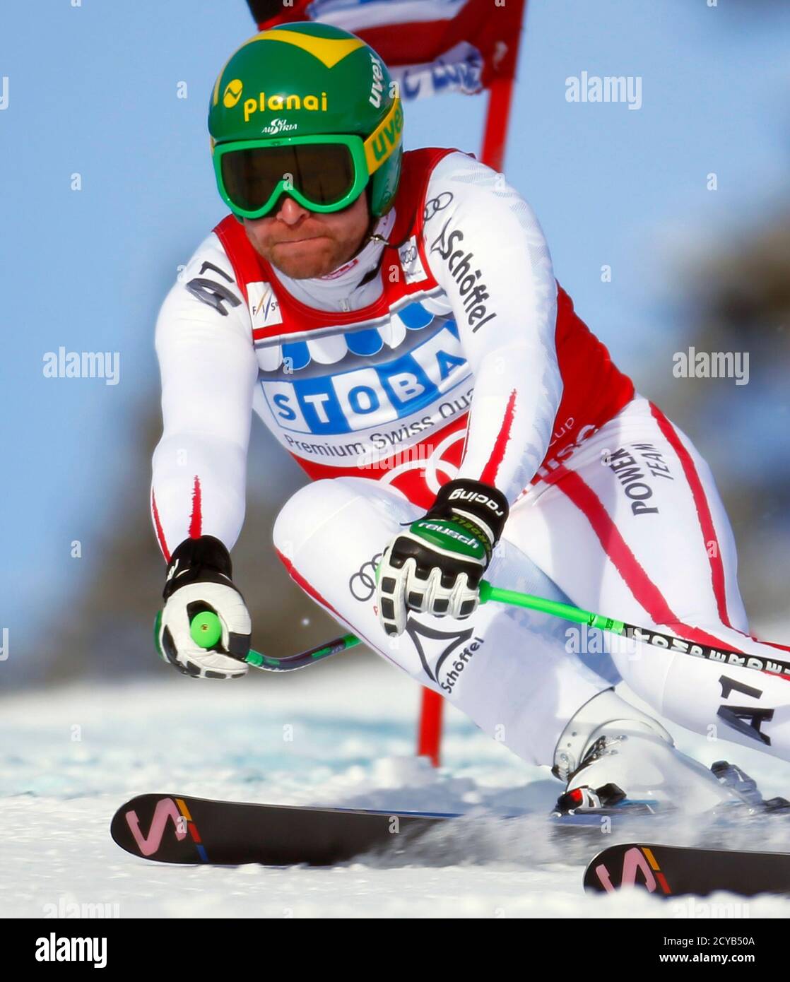 Klaus Kroell Österreichs macht eine Drehung während der alpinen Ski-Training für die Weltcup-Abfahrt der Herren in Lake Louise, Alberta 21. November 2012.  REUTERS/Mike Blake (Kanada - Tags: SPORT, Skifahren) Stockfoto