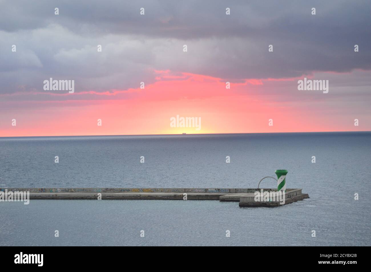 Blick auf den Sonnenaufgang über dem Mittelmeer Stockfoto