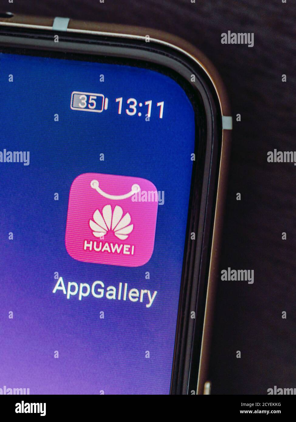 Moskau, Russland - 1. Oktober 2020: Huawei App Gallery Icon auf dem Smartphone-Bildschirm. Handelskrieg und Sanktionskonzept Stockfoto