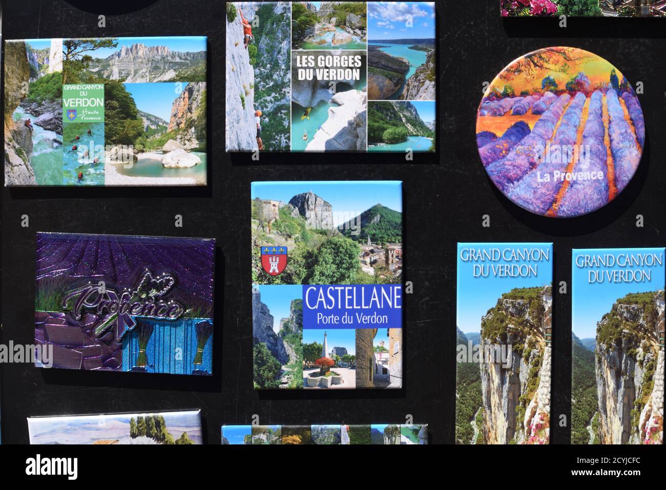 Kühlschrank Magnet Souvenirs zum Verkauf im Geschenkladen oder Geschenk Geschäft der Provence & der Verdon-Schlucht Castellane Alpes-de-Haute-Provence Provence Frankreich Stockfoto