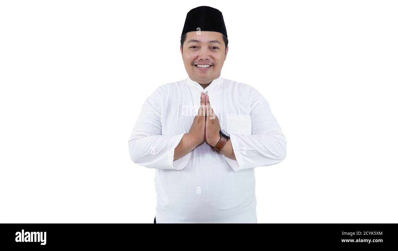 Porträt eines übergewichtigen muslimischen Mannes mit Kopfhaube oder Songkok Lächeln und Gruß an der Kamera Stockfoto