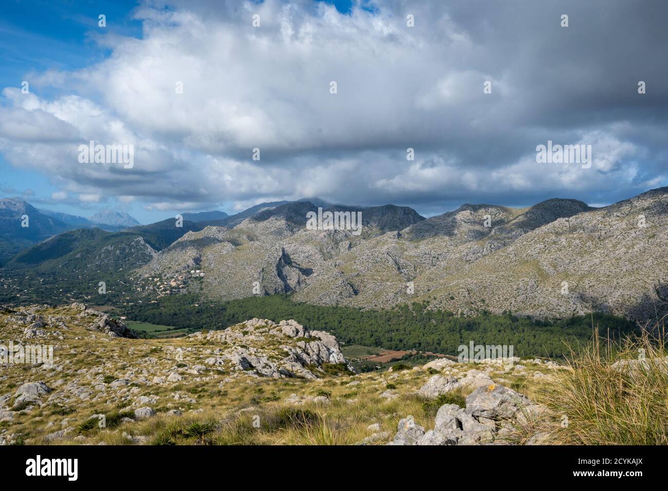 Serra de Tramuntana ist ein Gebirgszug, der entlang der Nordwestküste Mallorcas verläuft. Es ist ein UNESCO-Weltkulturerbe. Stockfoto