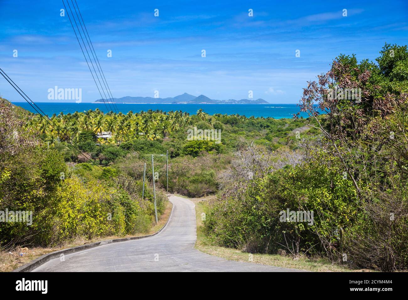 St. Vincent und die Grenadinen, Mayreau, Straße nach Saltwhistle Bay, Palm Island in der Ferne Stockfoto