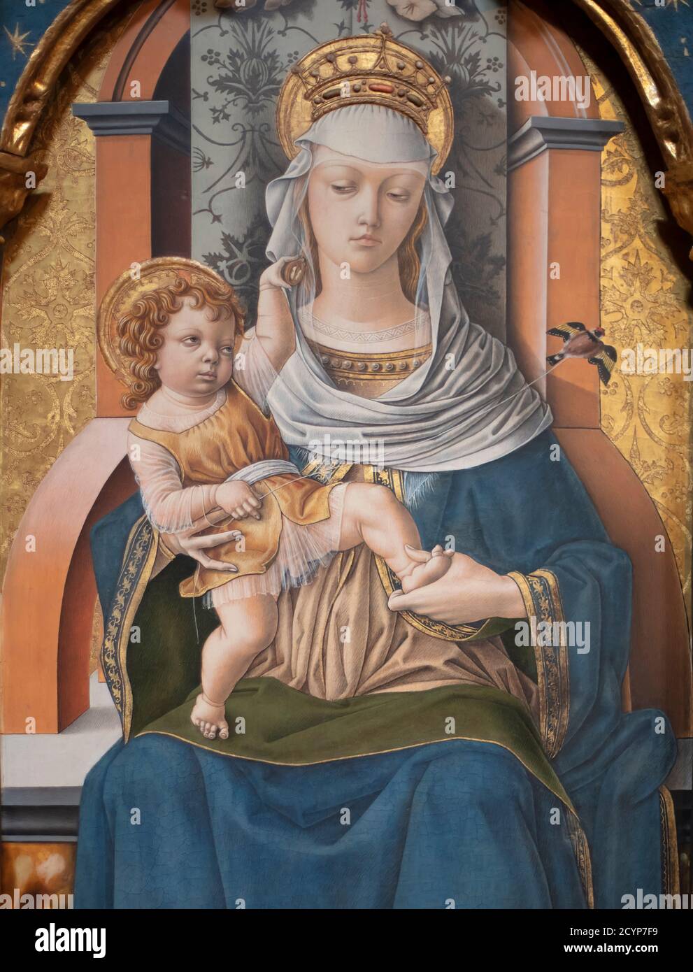 Detail der zentralen Tafel von Carlo Crivellis Madonna und Kind mit vier Heiligen von 1481 in der Pinacoteca von Die Vatikanischen Museen Stockfoto