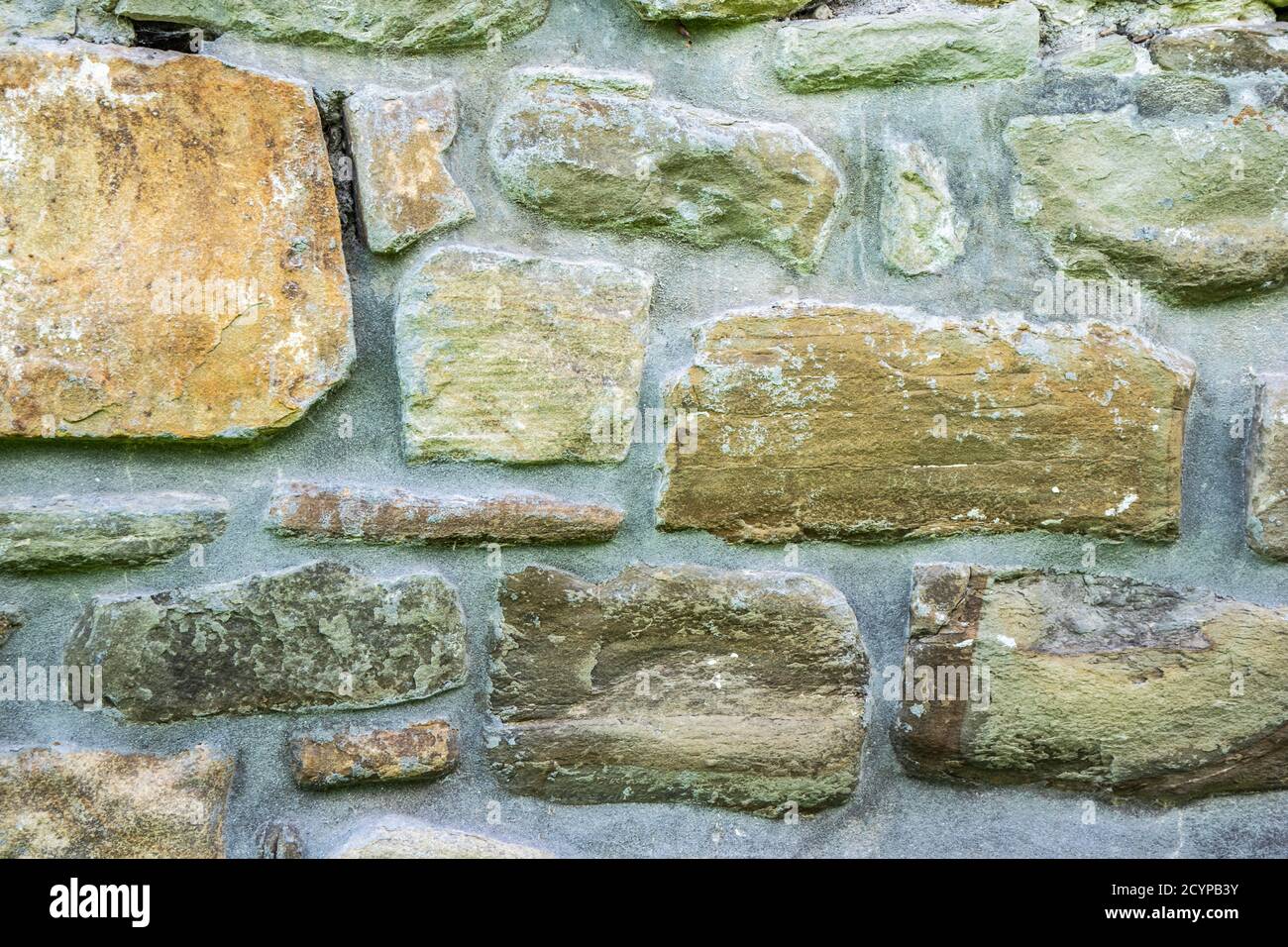 Struktur aus Mauerwerk, das Fragment einer Steinmauer eines antiken Tempels aus dem 10. Jahrhundert, Hintergrund, Hintergrund Stockfoto