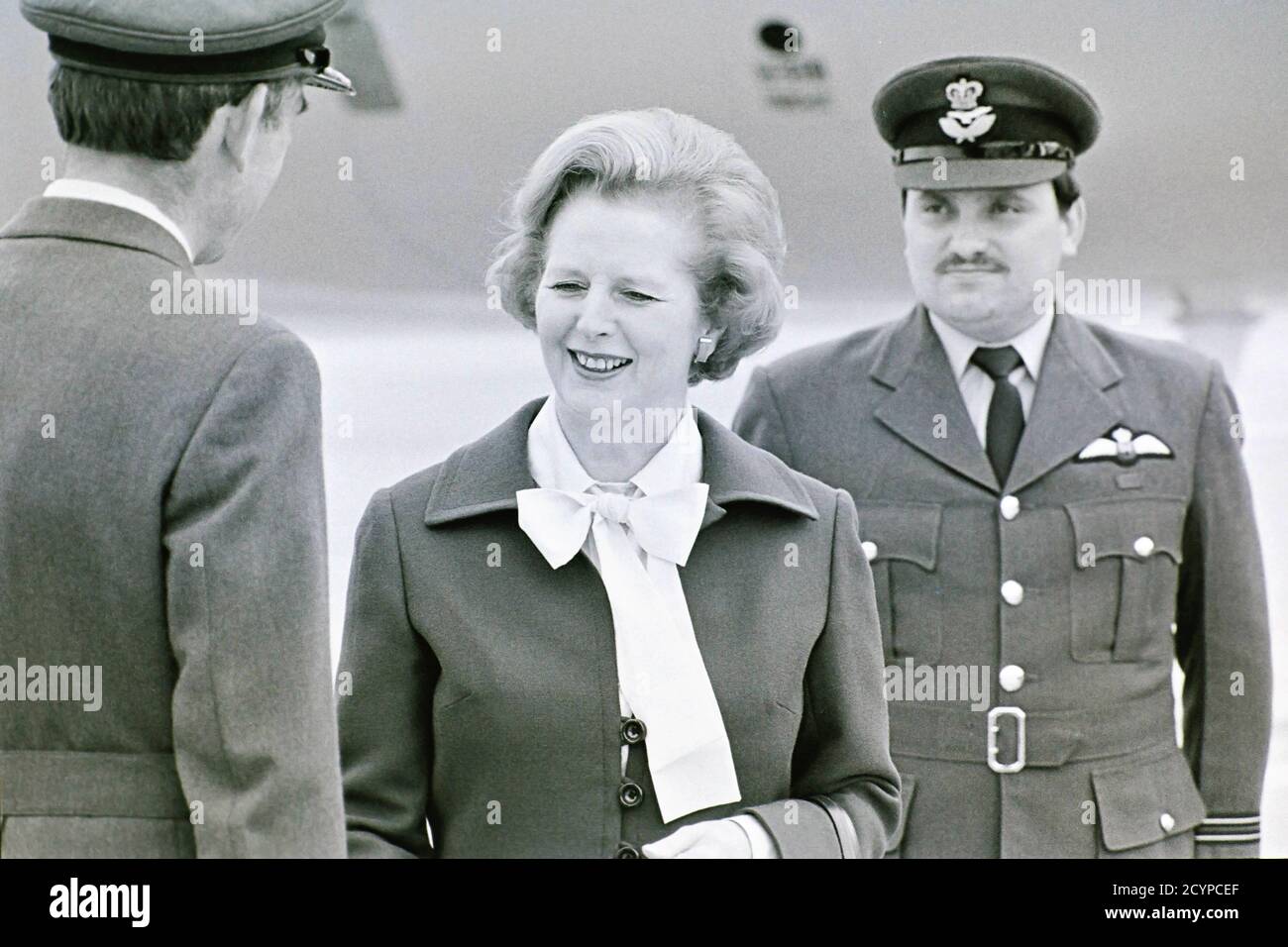 Premierministerin Margaret Thatcher bei Ankunft am Flughafen London Heathrow im August 1979 Stockfoto