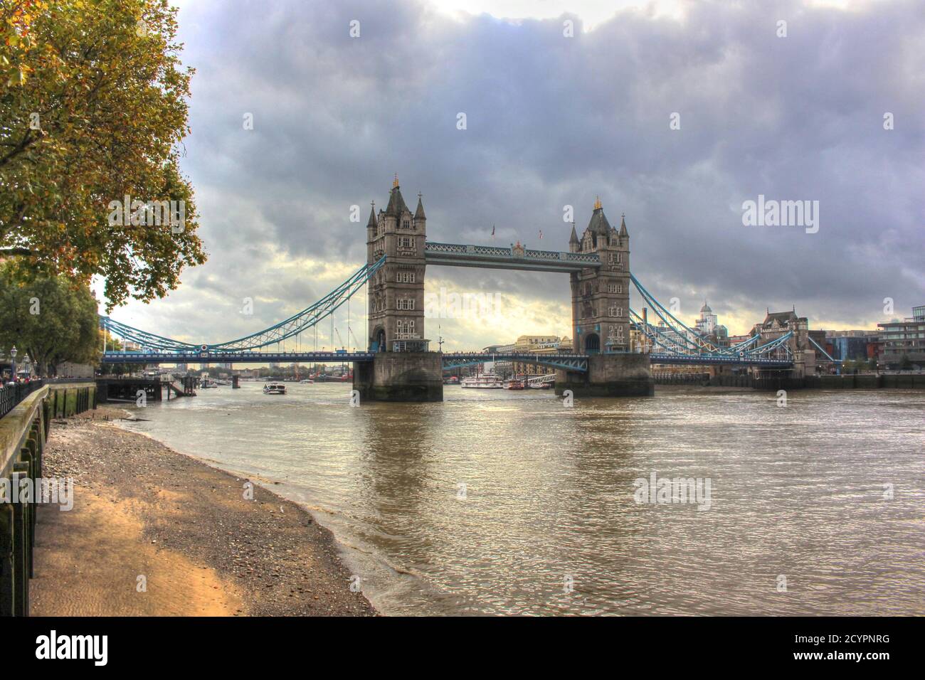 Atemberaubende Aussicht auf die Tower Bridge, London, Großbritannien Stockfoto