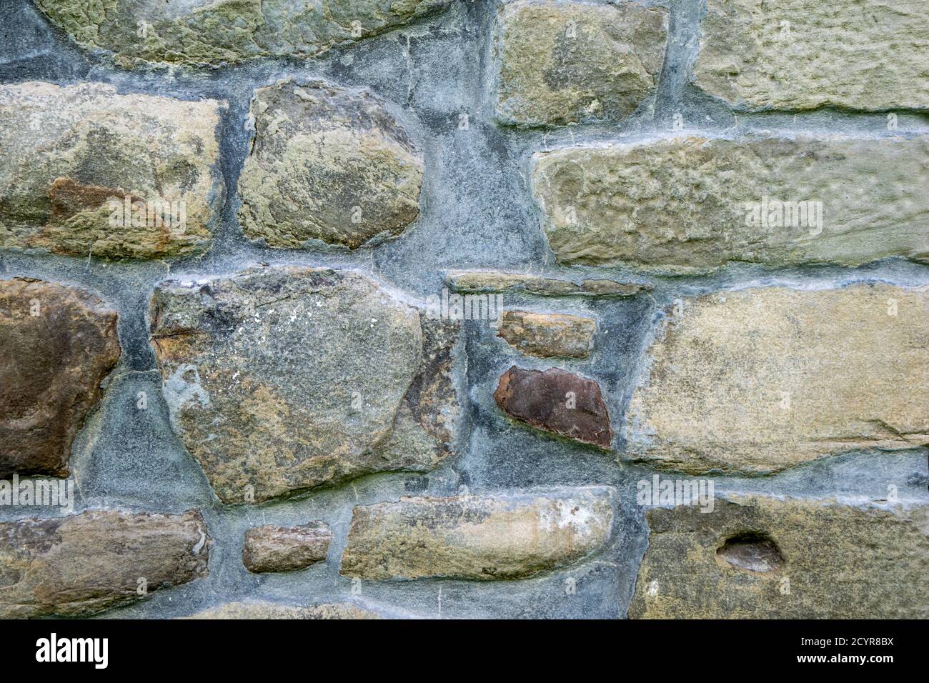 Struktur aus Mauerwerk, das Fragment einer Steinmauer eines antiken Tempels aus dem 10. Jahrhundert, Hintergrund, Hintergrund Stockfoto