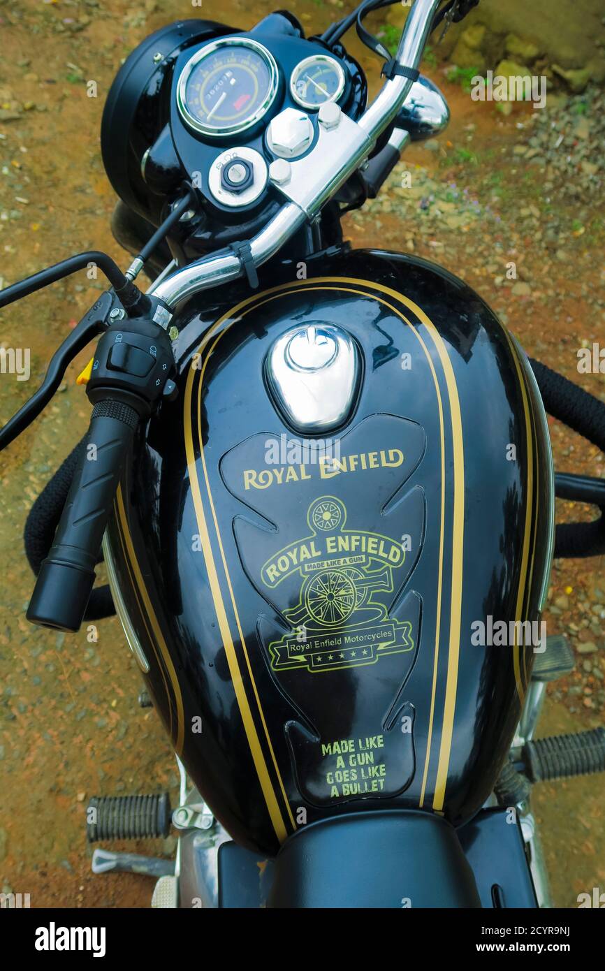 Royal Enfield Motorrad, eine alte ikonische britische Marke, lizenziert in Indien & die älteste Fahrrad älteste Marke noch in Produktion; Kalpetta, Kerala, Indien Stockfoto