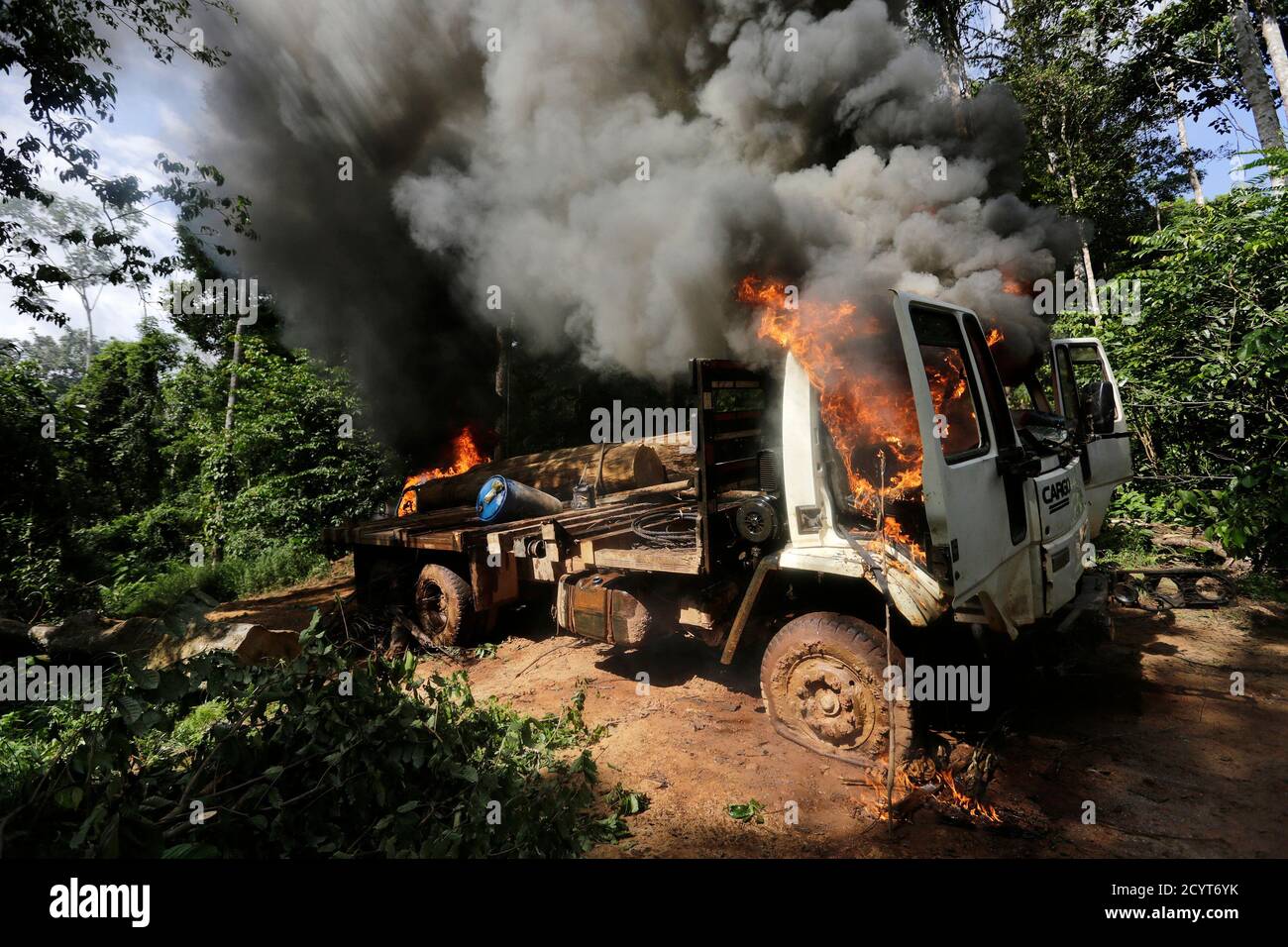 Burnt out truck -Fotos und -Bildmaterial in hoher Auflösung – Alamy