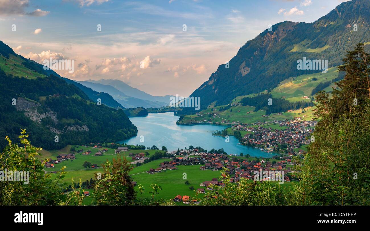 Luftaufnahme des Lungernsees in der Schweiz Stockfoto