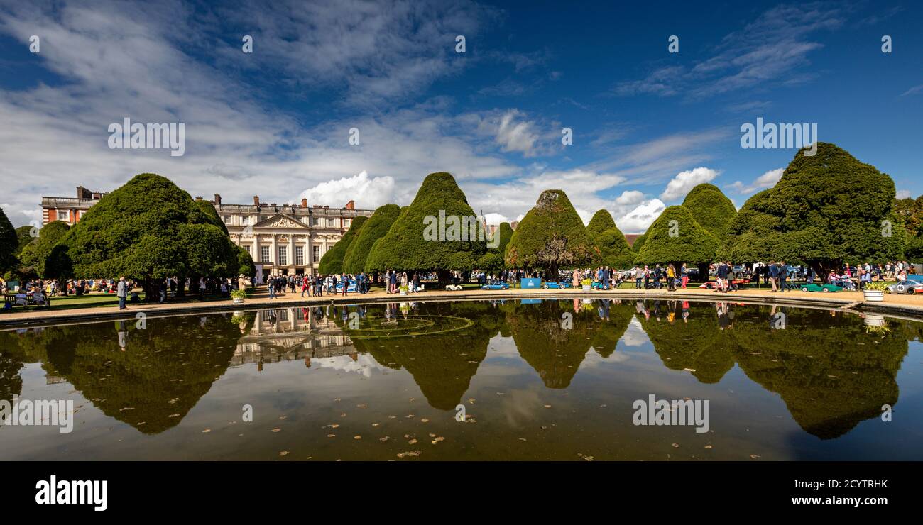 Concours of Elegance 2020, Hampton Court Palace, London, Großbritannien Stockfoto