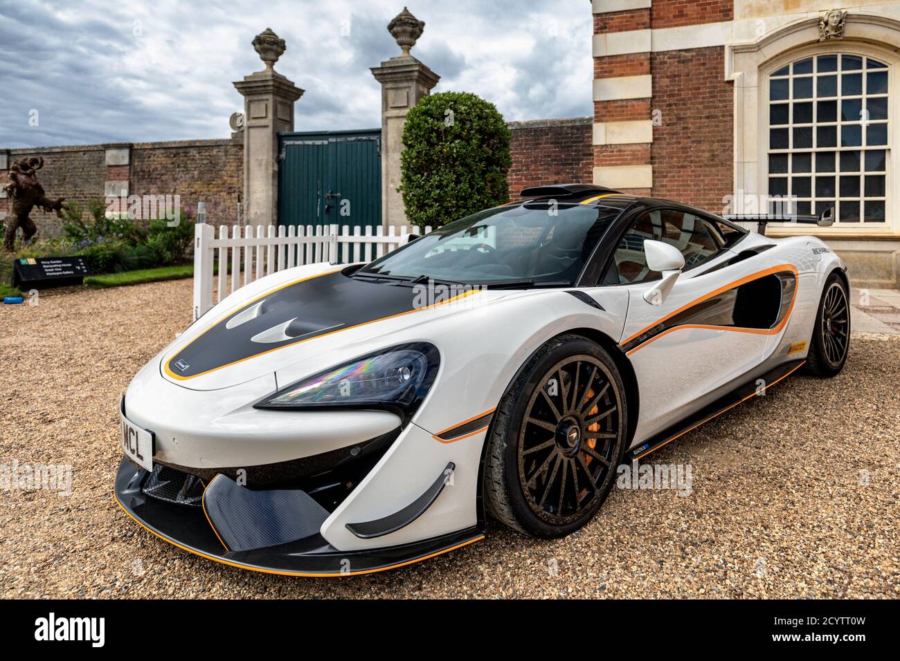 McLaren 620R V8 S-A (R121 MCL), Concours of Elegance 2020, Hampton Court Palace, London, Großbritannien Stockfoto